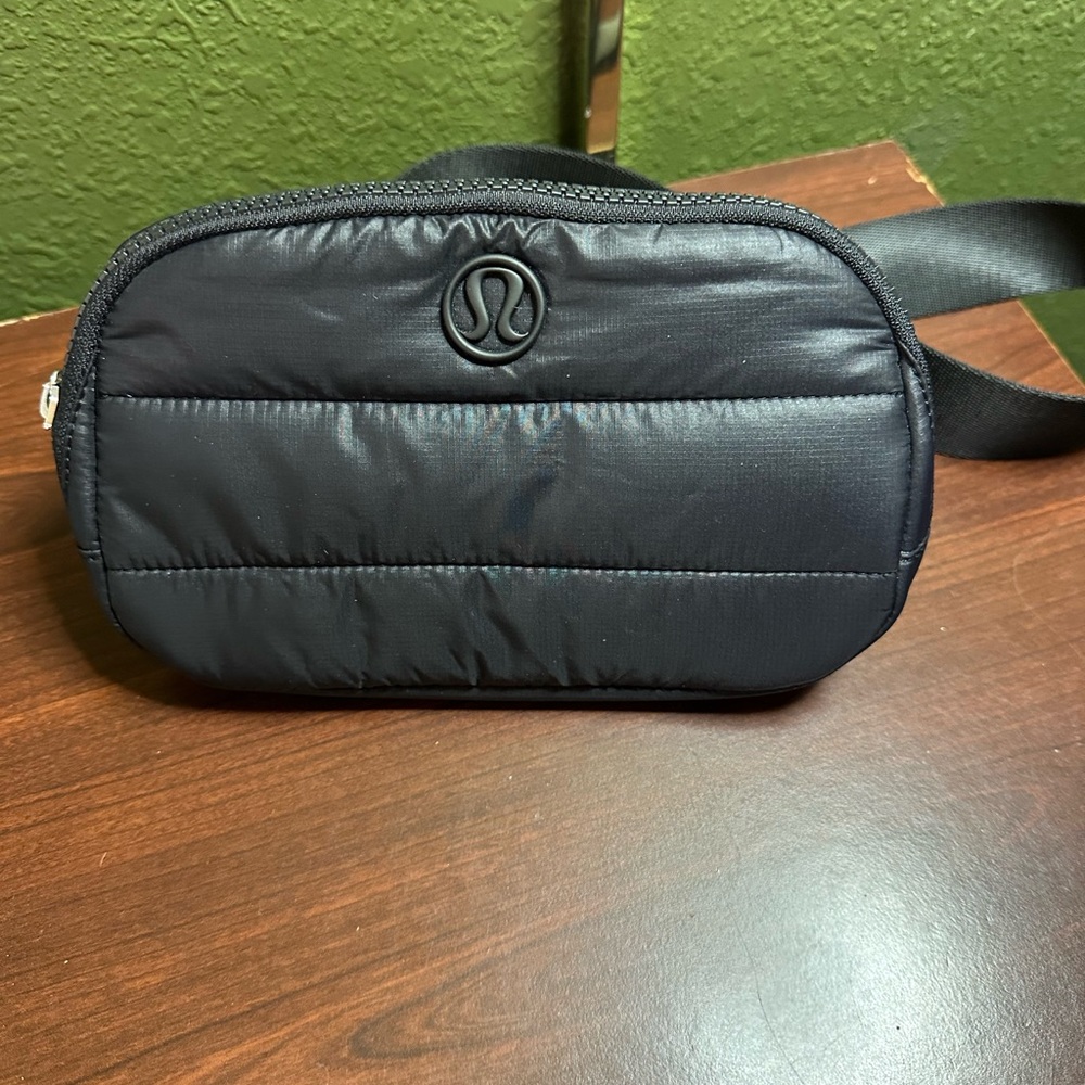LuLuLemon Black waist bag, new with out Tags